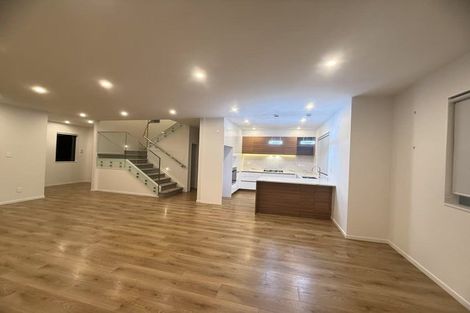 Photo of property in 142a Luckens Road, West Harbour, Auckland, 0618