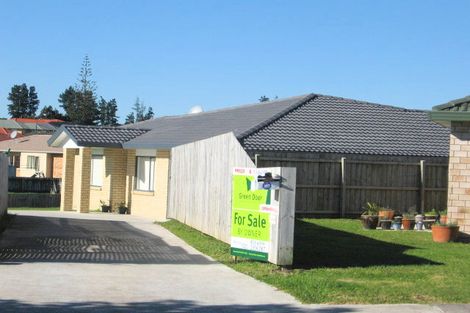 Photo of property in 18 Castlefinn Drive, Weymouth, Auckland, 2103