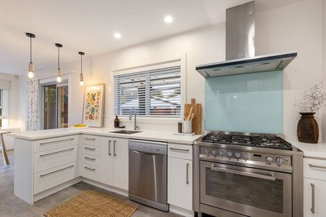 Photo of property in 12 Remuera Avenue, Cashmere, Christchurch, 8022