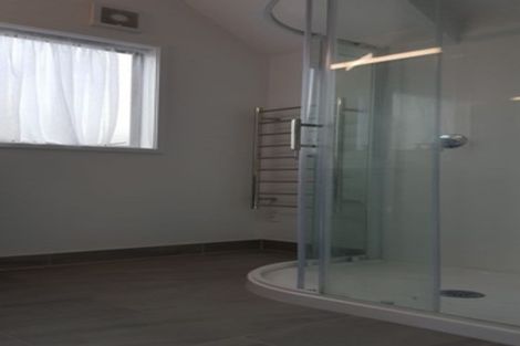 Photo of property in 2/42 Tree View Avenue, Glenfield, Auckland, 0629