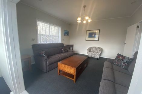 Photo of property in 28 Cambria Street, Hawera, 4610