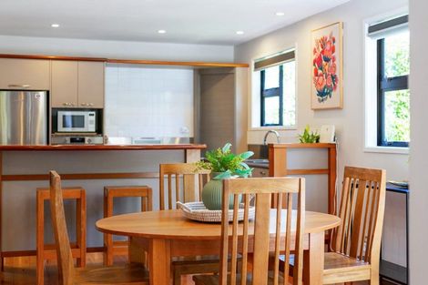 Photo of property in 22 Tio Tio Road, Miramar, Wellington, 6022