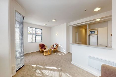 Photo of property in 17 Kent Terrace - Kent Apartments, 3f/16 Kent Terrace, Mount Victoria, Wellington, 6011