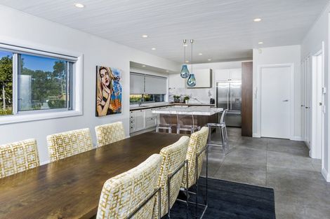 Photo of property in 17 Ocean View Road, Milford, Auckland, 0620