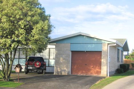 Photo of property in 86 Oakfield Crescent, Pukete, Hamilton, 3200