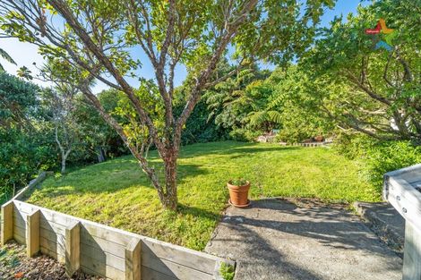 Photo of property in 24 Titiro Moana Road, Korokoro, Lower Hutt, 5012