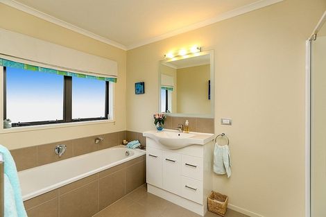 Photo of property in 9 Aspen Place, Whalers Gate, New Plymouth, 4310