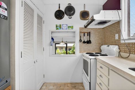 Photo of property in 2/39 Brunton Place, Glenfield, Auckland, 0629