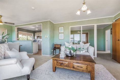 Photo of property in 2/33 Parr Terrace, Castor Bay, Auckland, 0620