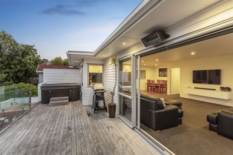 Photo of property in 44 Matipo Road, Mairangi Bay, Auckland, 0630