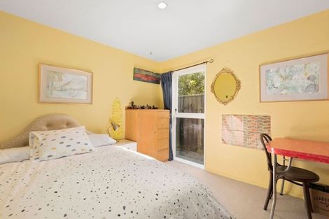 Photo of property in 15 Pitoitoi Road, Days Bay, Lower Hutt, 5013
