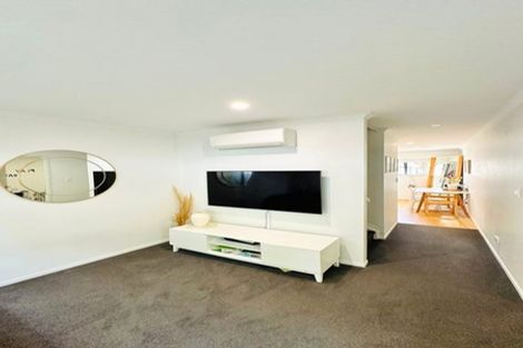 Photo of property in 8 Pangu Way, Mangere, Auckland, 2022