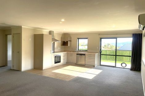 Photo of property in 78 Sunstone Crescent, Timberlea, Upper Hutt, 5018