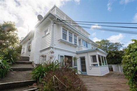 Photo of property in 118 Kelburn Parade, Kelburn, Wellington, 6012