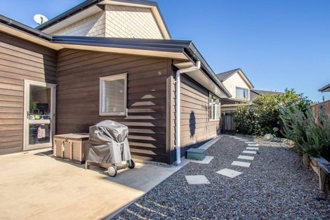 Photo of property in 17 Bluewater Place, Paraparaumu, 5032
