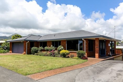 Photo of property in 68 Wairau Road, Oakura, 4314