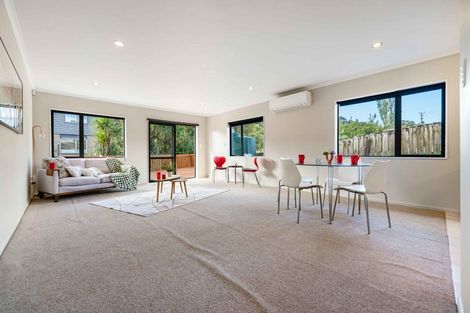 Photo of property in 19a Kelwyn Road, Kelston, Auckland, 0602