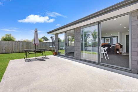 Photo of property in 27 Smith Street, Lepperton, New Plymouth, 4373