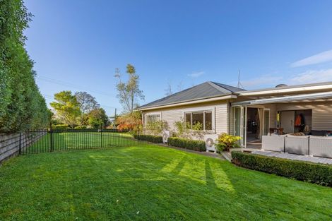 Photo of property in 16 Abbotsford Road, Waipawa, 4210