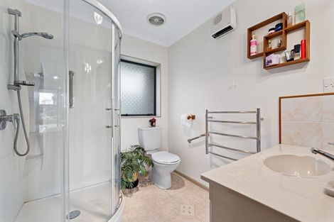 Photo of property in 35 Manu Crescent, Upper Vogeltown, New Plymouth, 4310