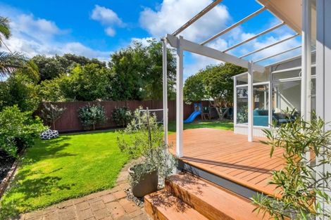 Photo of property in 17a St Michaels Avenue, Point Chevalier, Auckland, 1022