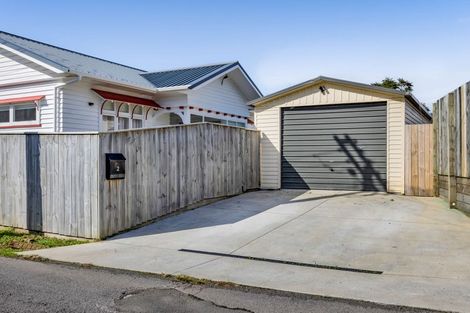 Photo of property in 2 Moana Crescent, Blagdon, New Plymouth, 4310