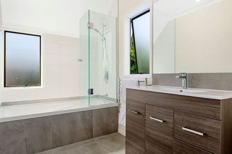 Photo of property in 2/48 Waiau Street, Torbay, Auckland, 0630