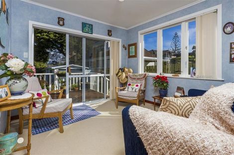 Photo of property in 70 Hillcrest Avenue, Hillcrest, Auckland, 0627