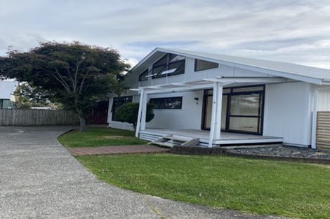 Photo of property in 5/25a Beach Road, Te Atatu Peninsula, Auckland, 0610