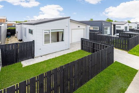 Photo of property in 16 Swamp Kauri Grove, Papakura, 2110