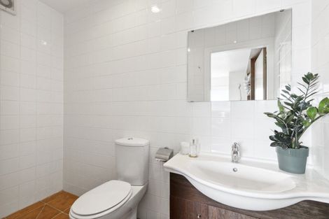 Photo of property in 19 Shannon Street, Mount Victoria, Wellington, 6011