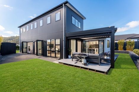 Photo of property in 3 Vogwill Road, Kumeu, 0810