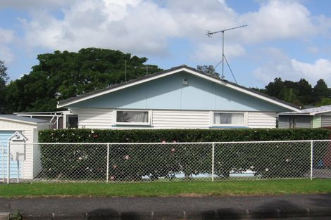 Photo of property in 28 Sarona Avenue, Glen Eden, Auckland, 0602