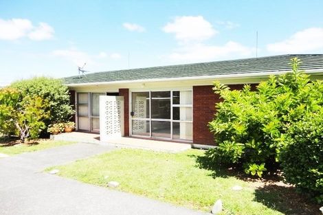 Photo of property in 2/5 Sylvan Crescent, Te Atatu South, Auckland, 0610