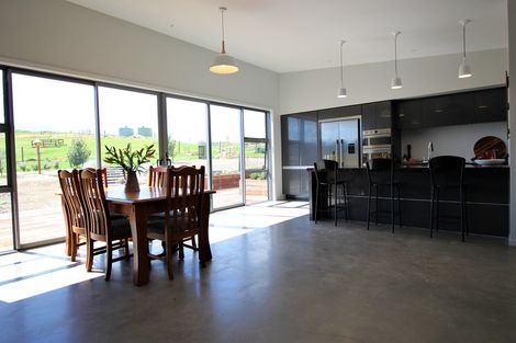 Photo of property in 24 Lewis Road, Springvale, Alexandra, 9393