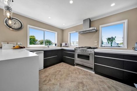 Photo of property in 77 Clemow Road, Fitzroy, New Plymouth, 4312