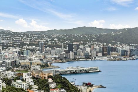 Photo of property in 4 Robieson Lane, Roseneath, Wellington, 6011