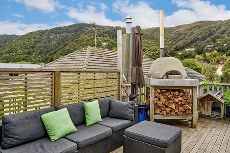 Photo of property in 53 Pukatea Street, Eastbourne, Lower Hutt, 5013