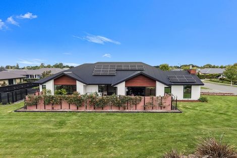 Photo of property in 21 Watkins Drive, Rangiora, 7400