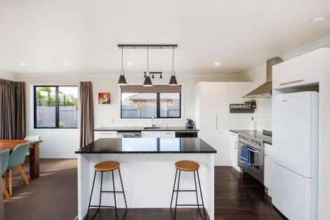 Photo of property in 35 Chestnut Close, Kelvin Grove, Palmerston North, 4414