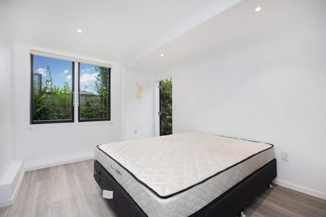 Photo of property in 44 Hogans Road, Glenfield, Auckland, 0629