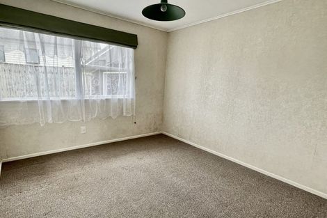 Photo of property in 11 Thornlow Street, Glendene, Auckland, 0602