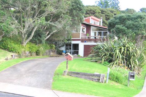 Photo of property in 18 Glenelg Road, Red Beach, 0932