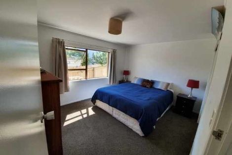 Photo of property in 2/4 Lynn Road, Bayview, Auckland, 0629