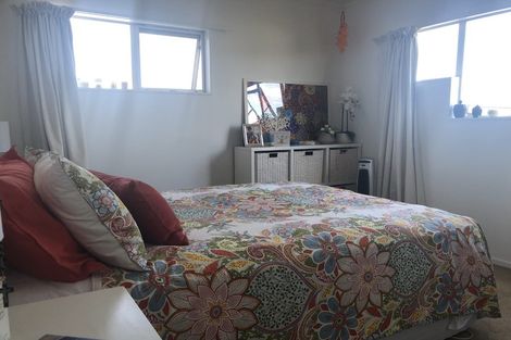 Photo of property in 237a Point Chevalier Road, Point Chevalier, Auckland, 1022