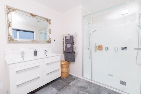 Photo of property in 33 Rochdale Drive, Churton Park, Wellington, 6037