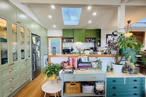 Photo of property in 285 Karaka Bay Road, Karaka Bays, Wellington, 6022