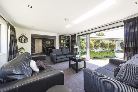 Photo of property in 34 Churchill Avenue, Hokowhitu, Palmerston North, 4410