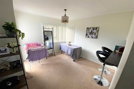 Photo of property in 5 Buisson Glade, West Harbour, Auckland, 0618