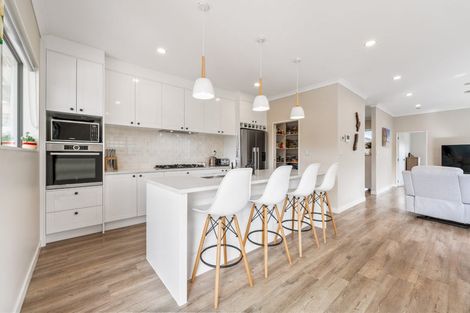 Photo of property in 4 Lewis Younie Road, Kumeu, 0810